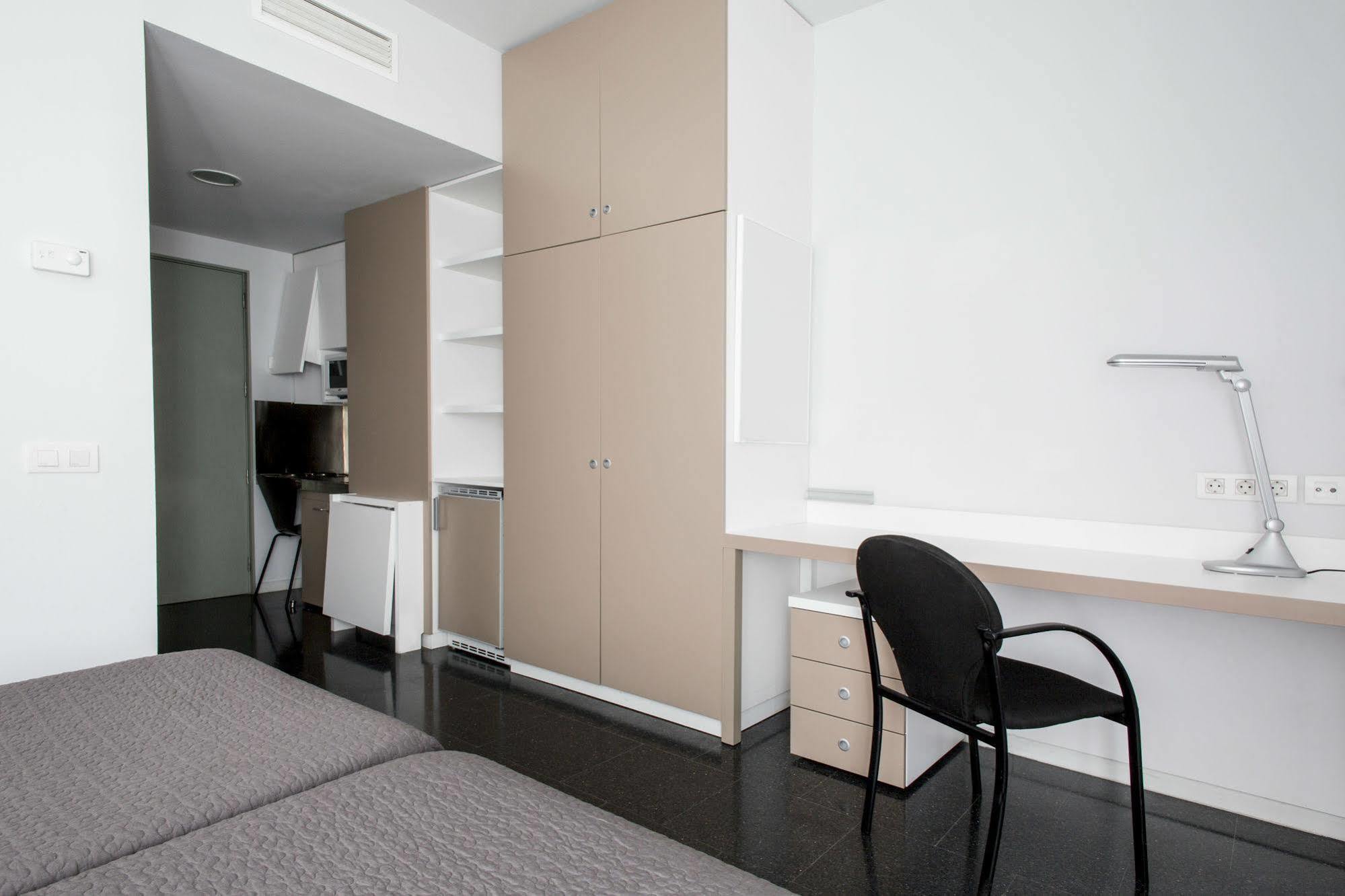 Residencia Universitaria Resa Roberto De Nobili Sant Cugat del Vallès Exterior foto